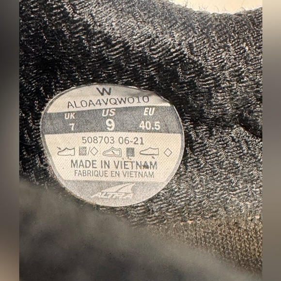 Altra Olympus 4 Womens US Size 9 Running Shoes Black Gaiter Trap Vibram Sneakers - Picture 8 of 13